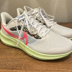 Nike Women's Pegasus 39 Running Shoes
